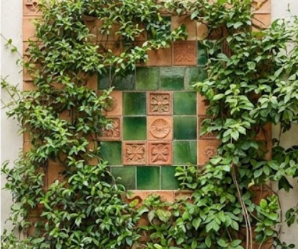 Lodret have: gr�n v�g med fliser for altan