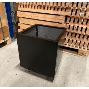 Sortlakeret Plantekumme 40x40x40 cm.