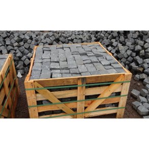 Chaussesten Vietnam Basalt Sort 9x9x8 cm.